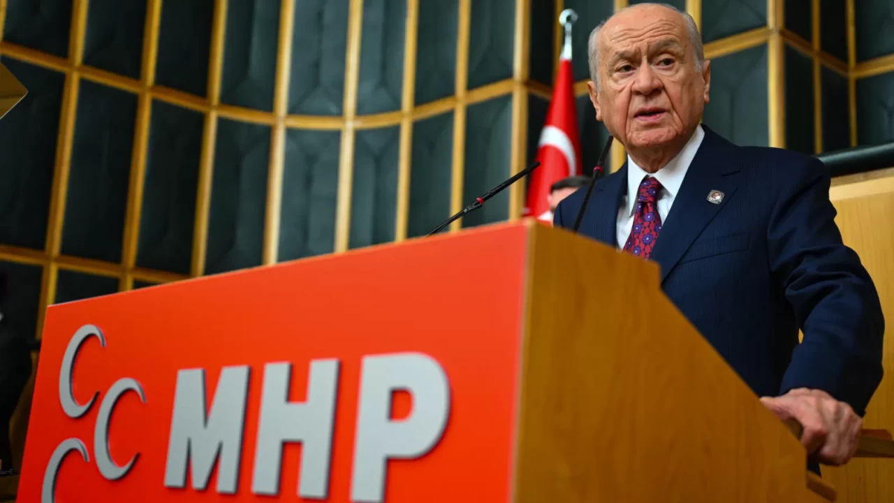 MHP Lideri Bahçeli'den çağrı: 'Özgür Özel ateşe körükle gitmemeli'