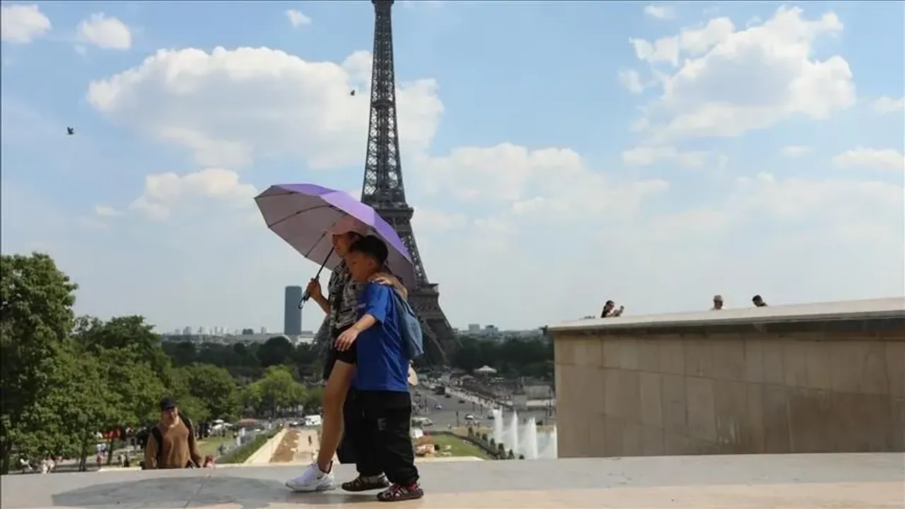 Paris'te aşırı sıcaklar: Eyfel Kulesi erken kapatılacak