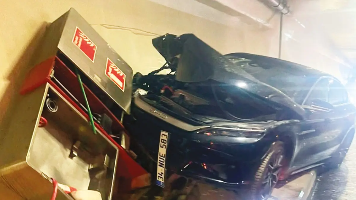 Avrasya'da ‘deniz suyu' paniği! Araç meğerse yangın panosuna çarpmış