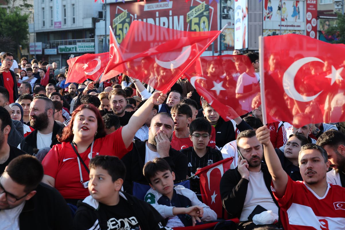 A Milli Takım'ın maçı Bağcılar Meydanı'nda izlendi