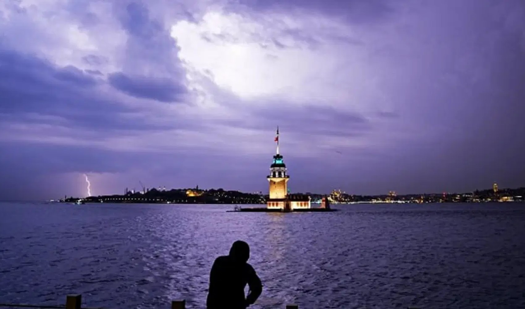 AKOM tarih verdi: İstanbul’a gök gürültülü sağanak geliyor