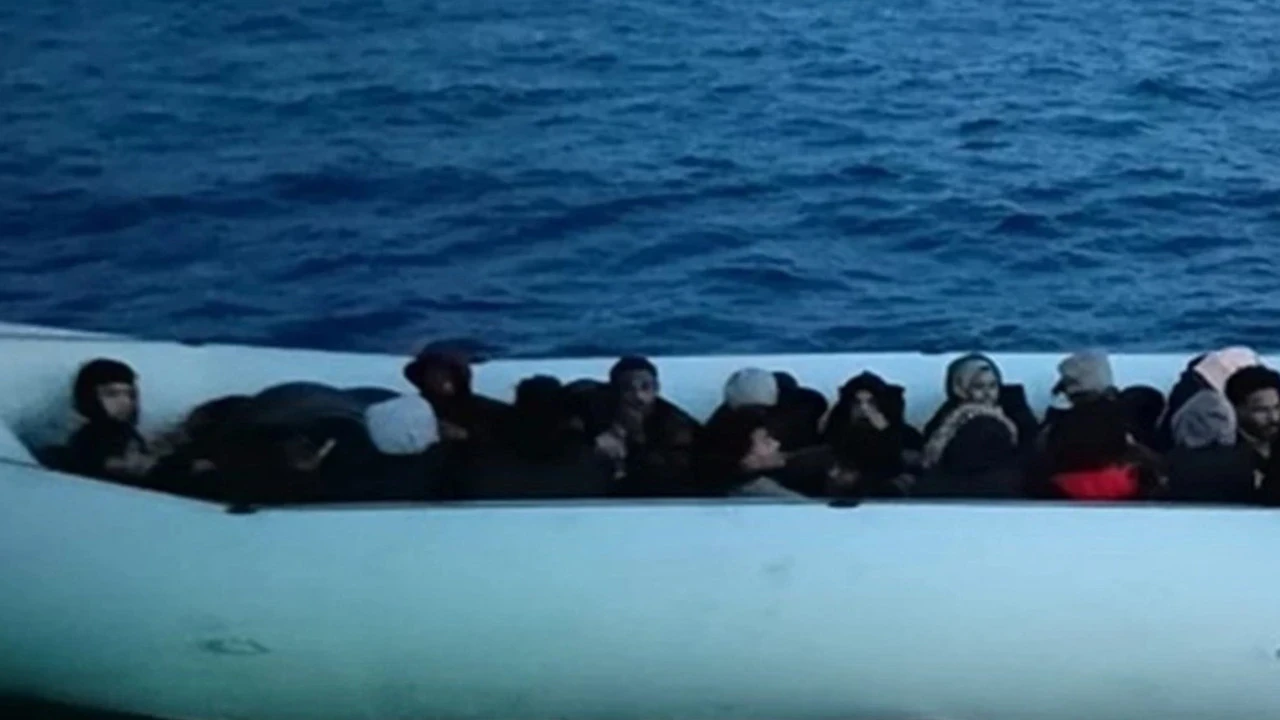 İzmir açıklarında göçmen operasyonu: 34 kişi yakalandı