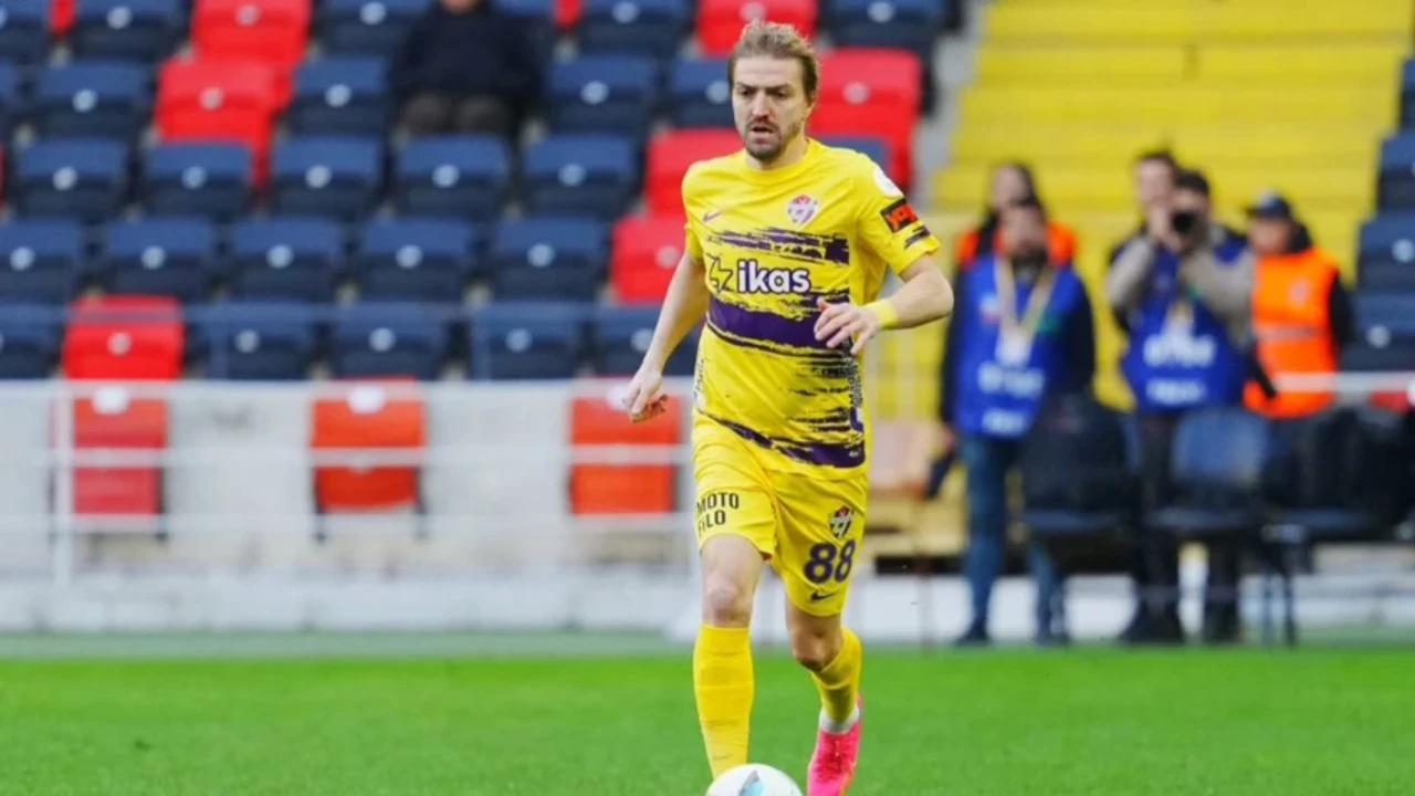 Caner Erkin futbolu bıraktı! Yaptığı paylaşımla duyurdu...