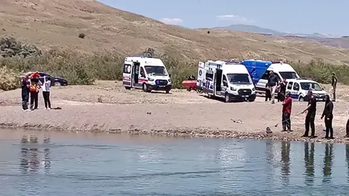 Kızılırmak'ta 3 kişi akıntıya kapıldı! 2'si kayıp