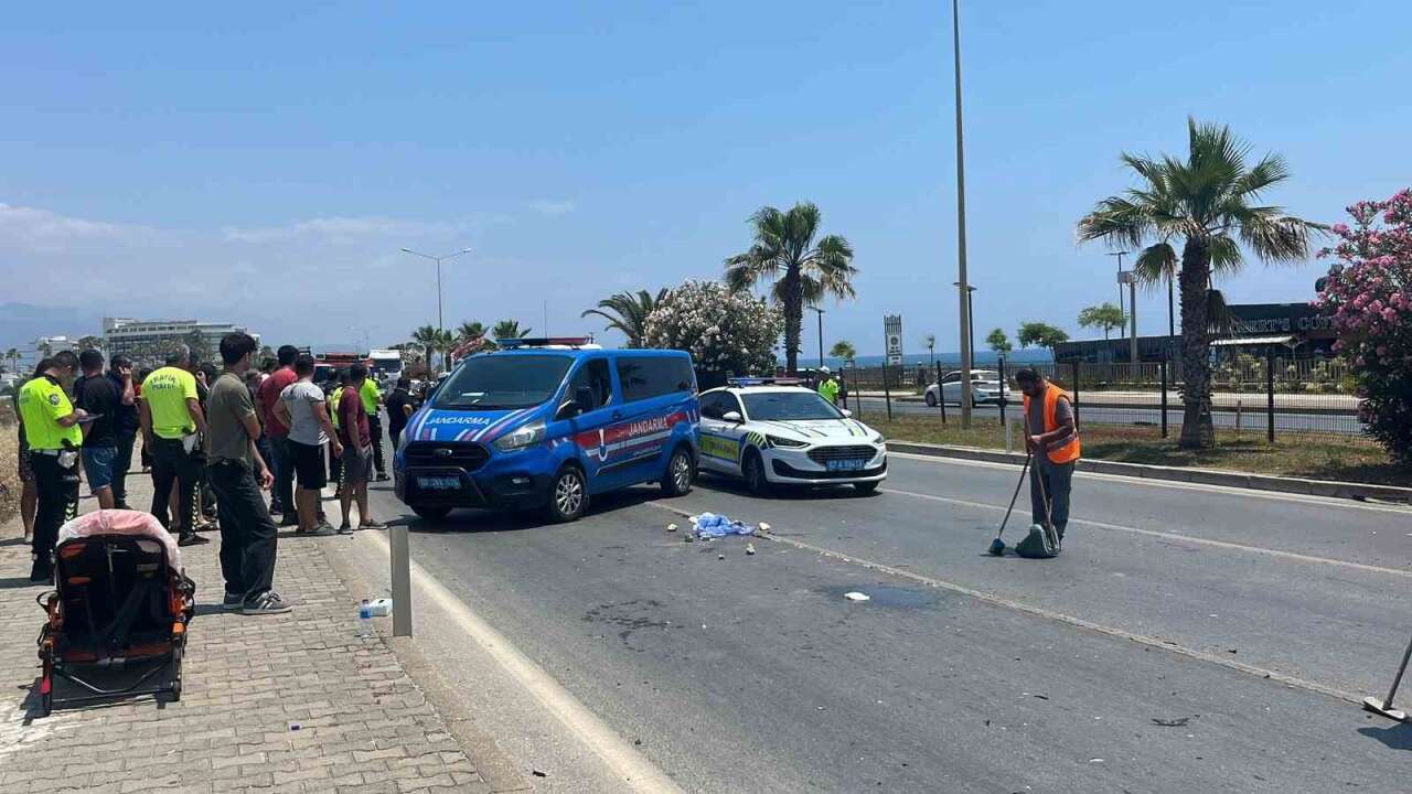 Antalya’da feci kaza: Motosiklet sürücüsü hayatını kaybetti