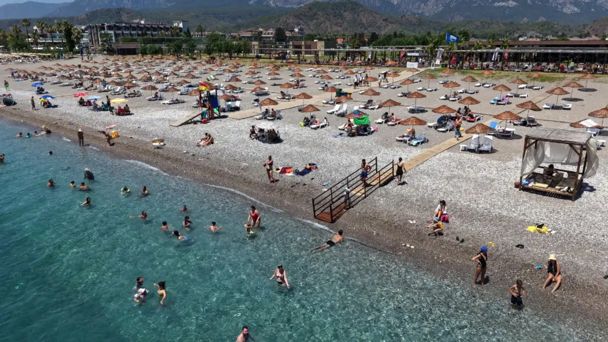 Çeşme’den Bodrum’a Marmaris’ten Belek’e yoğun ilgi: Ücretsiz halk plajları sayısı artıyor!