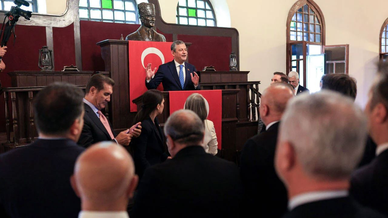 Özgür Özel, YENİ Parti'nin genel başkanı seçildi: Parti Meclisi ve YDK üyeleri belli oldu