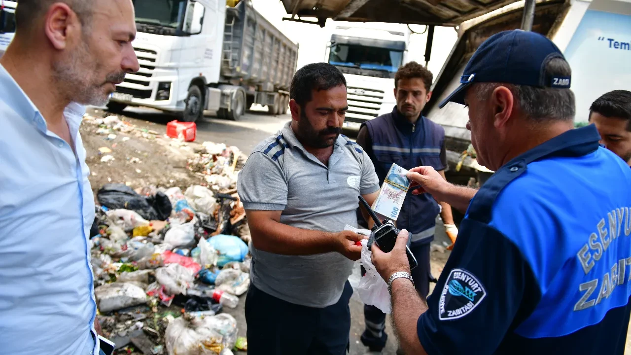Kredi kartı için ayırdığı 35 bin lirası çöpe gitti, belediye ekipleri seferber oldu