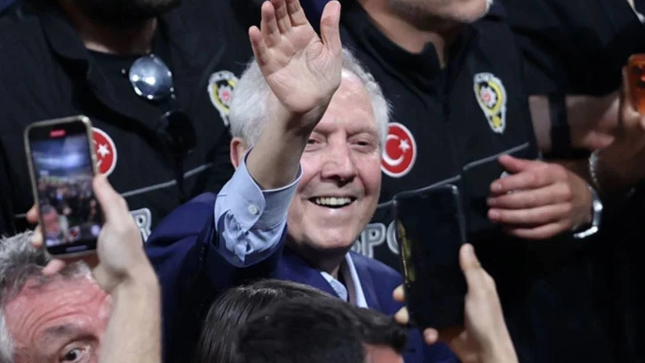 Aziz Yıldırım yeniden Fenerbahçe Başkanı seçildi... Hakan Safi: 'Fenerbahçe eskiyle yaşamayı seviyor'