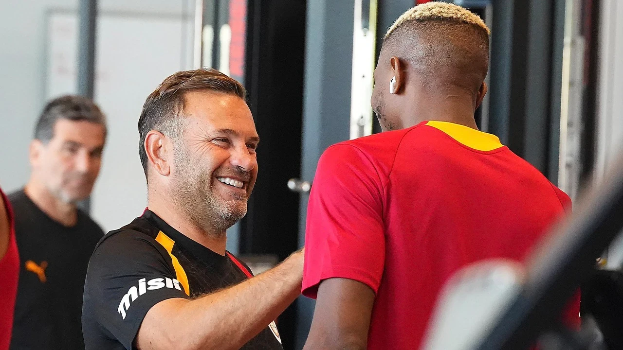 Galatasaray'da Osimhen sevinci yaşanırken kampa katılan sürpriz isim şaşırttı