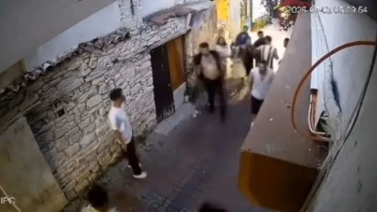 Kuşadası'nda kan donduran vahşet! Önce vurdular sonra darbettiler: Dehşet anı kamerada