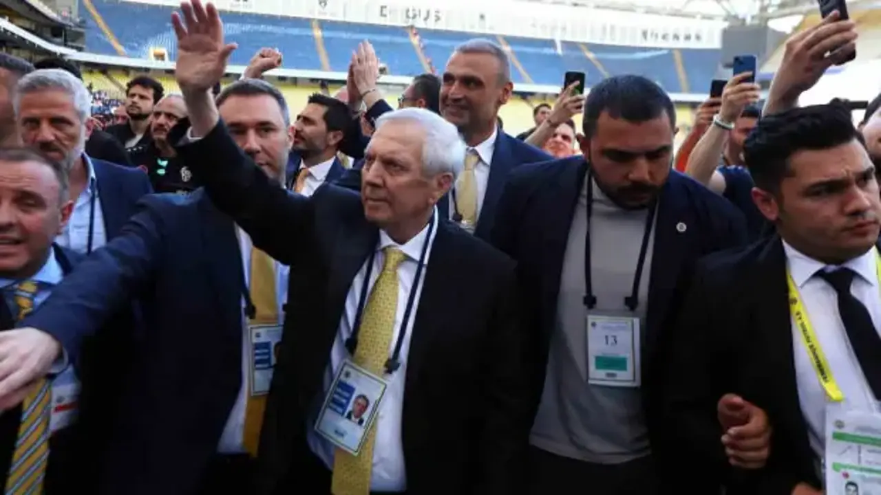 2 eski futbolcudan Aziz Yıldırım'a 'göreve hazırız' mesajı! Aykut Kocaman ismi ön planda