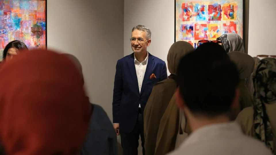 Cemal Toy'un "Su, Kâğıt, Boya" sergisi açıldı
