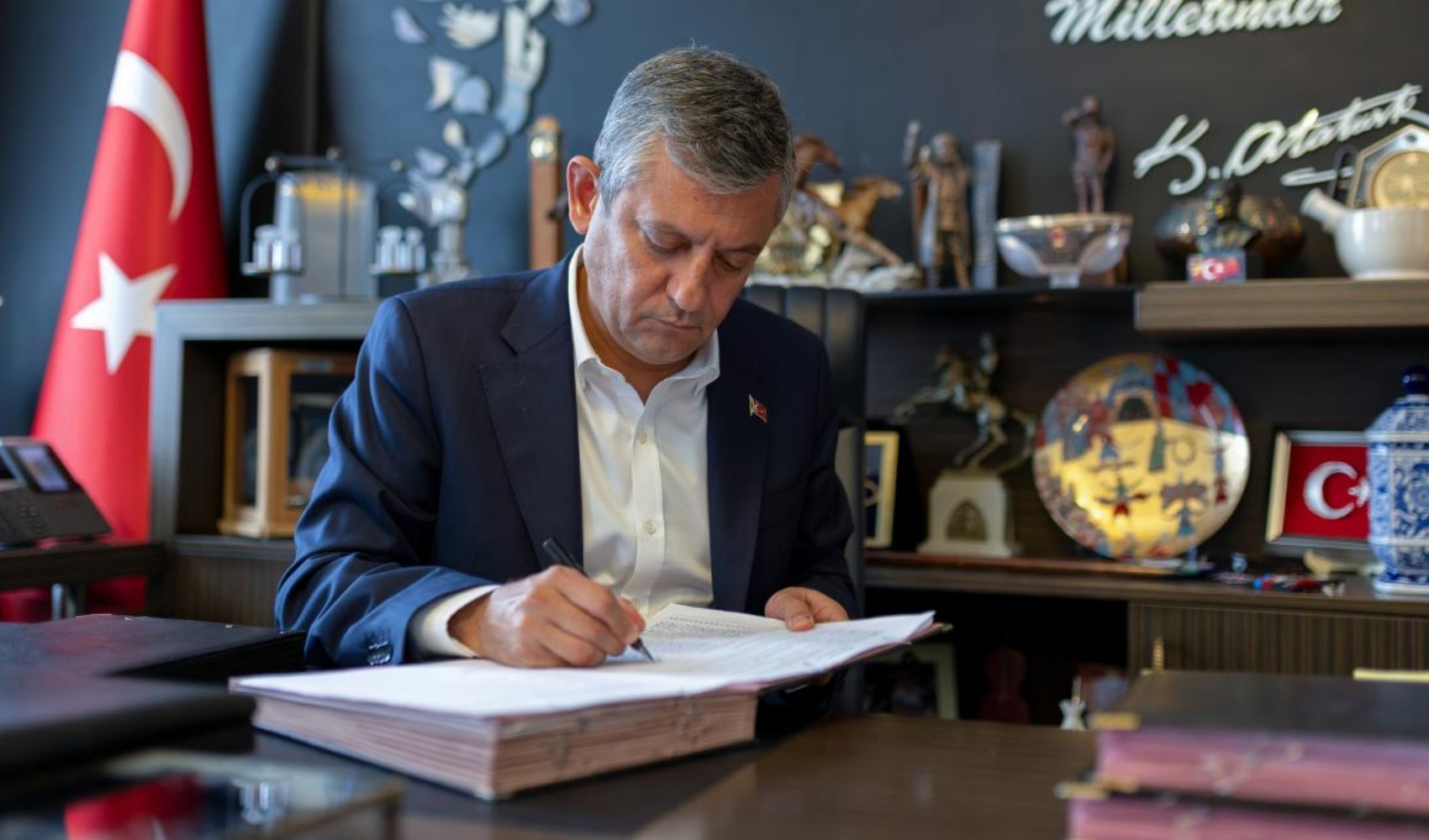 Yeni Parti Genel Başkanı seçilen Özgür Özel, Kurucular Kurulu ile Anıtkabir’e gidecek