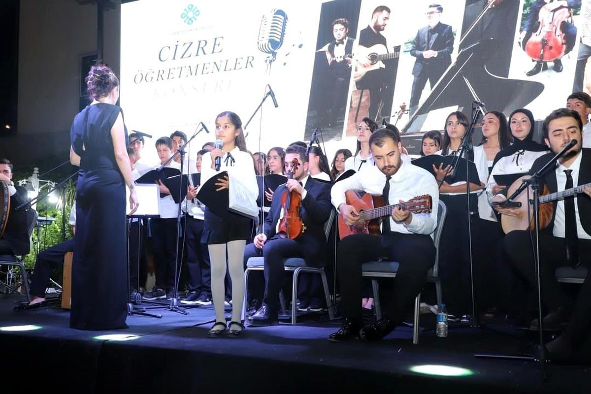 Cizre'de öğretmen ve öğrencilerden konser