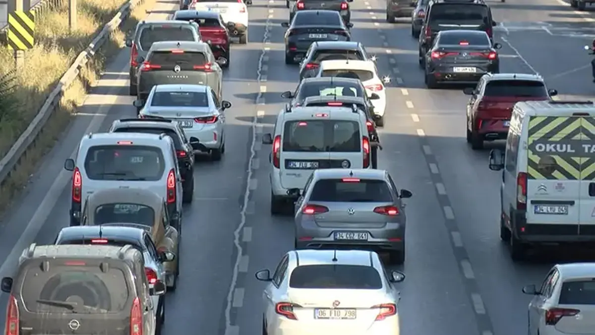 İstanbul’da haftanın ilk iş günü trafiği kilitledi