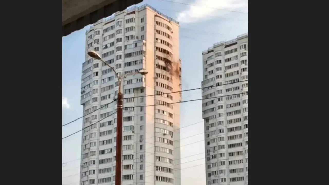 Moskova'da panik: İHA'lar apartmanlara çarptı