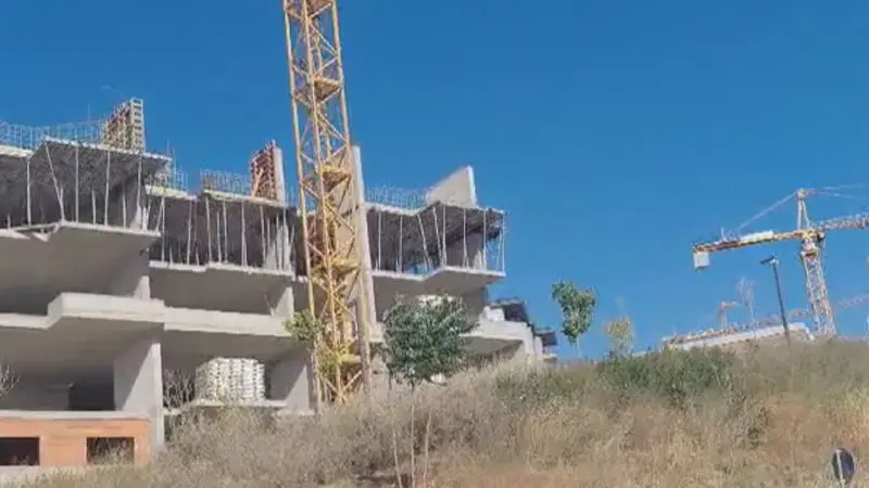 Pendik'te inşaatın 4'üncü katından düşen işçi ağır yaralandı