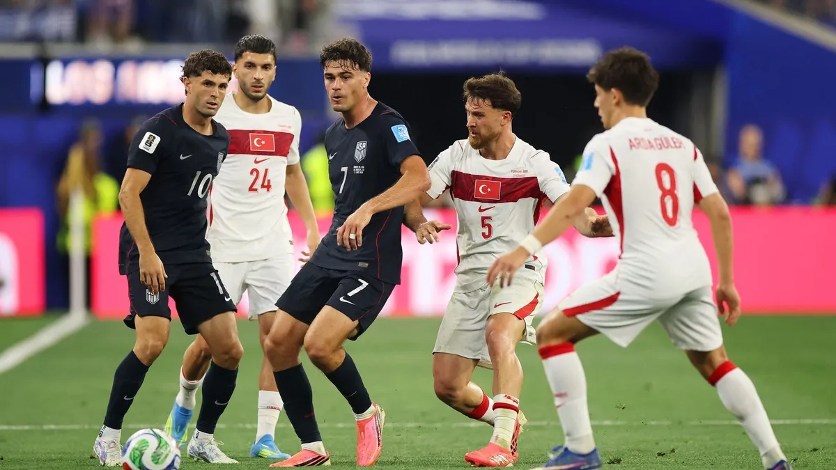 Beşiktaş Salih Özcan'ı transfer etti! İstanbul'a geliş saati belli oldu