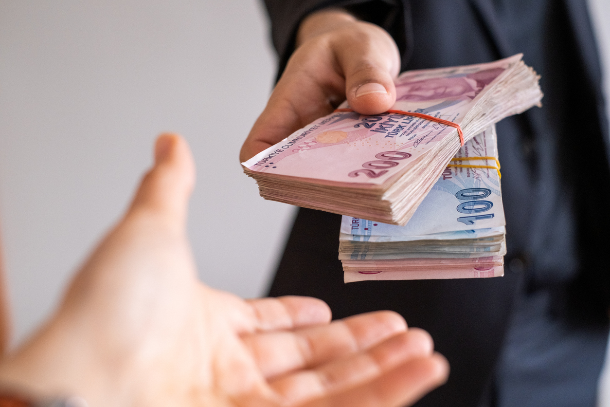 O saatten sonra tek bir müşteri bile içeri alınmayacak. Çalışma saatlerine resmi ayar geldi