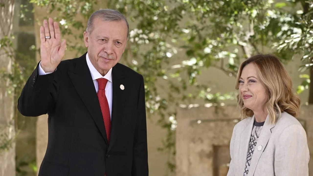 Cumhurbaşkanı Erdoğan’dan Meloni’nin sigarayı bırakmasına yorum