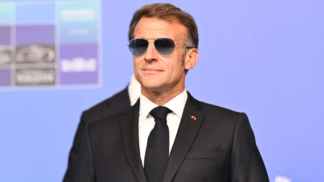 Macron NATO Zirvesi'ne damga vuran gözlüğüyle geldi
