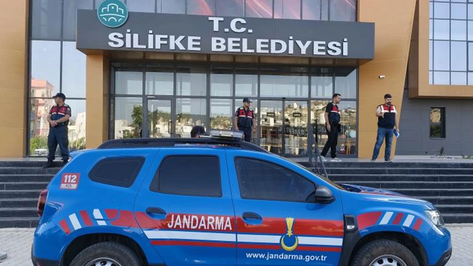 Mersin'in Silifke Belediyesi'ne operasyon: Başkan dahil çok sayıda isme gözaltı