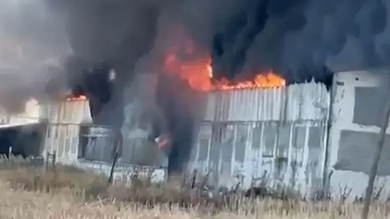 Bandırma’da geri dönüşüm deposunda yangın