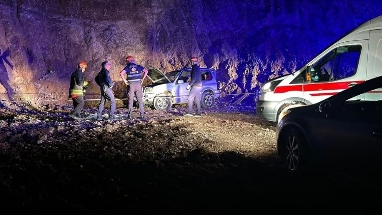 Feci kaza… Kontrolden çıkan cip, şarampole yuvarlandı: 2 ölü, 1 yaralı