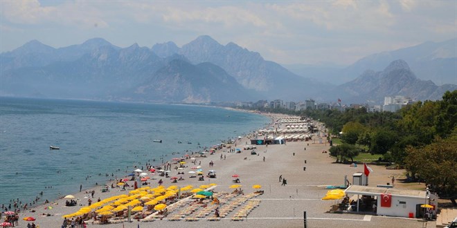 Antalya kavruluyor: Hissedilen sıcaklık 47 dereceye ulaştı