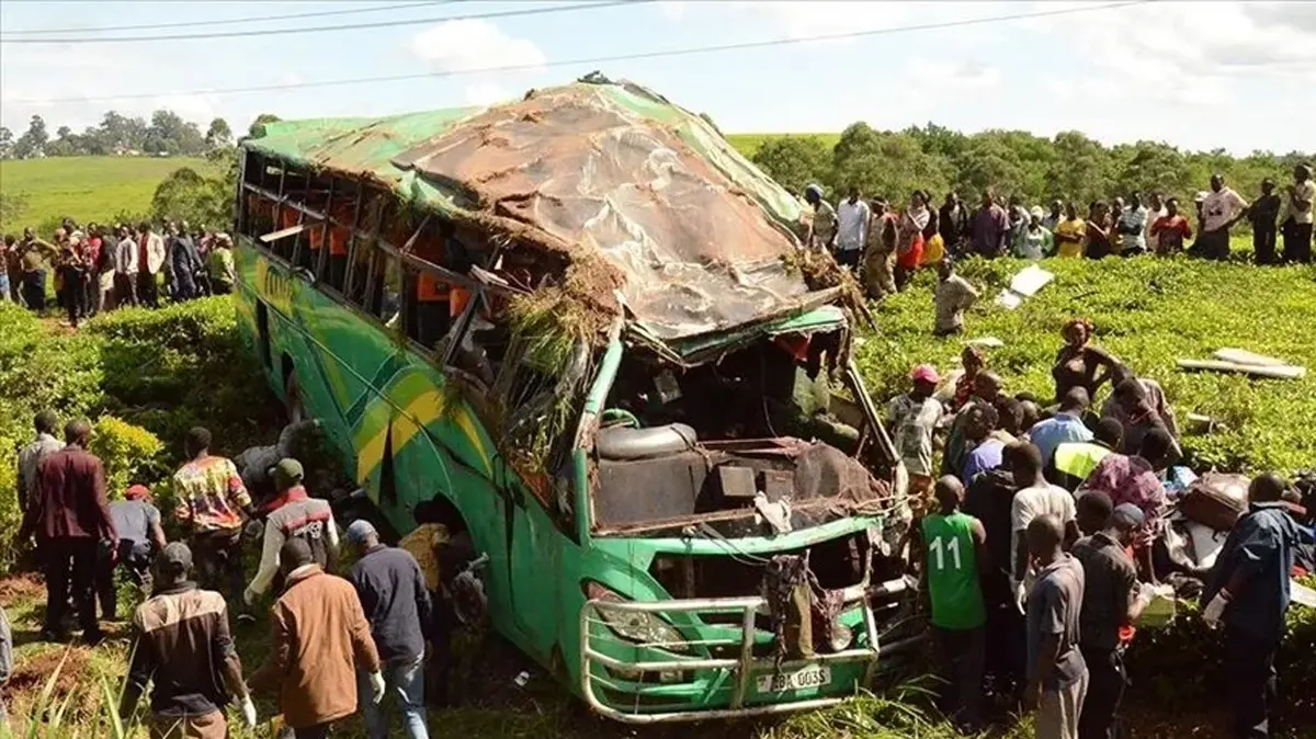 Uganda'da katliam gibi kaza: Öğrenci otobüsü devrildi, 21 ölü