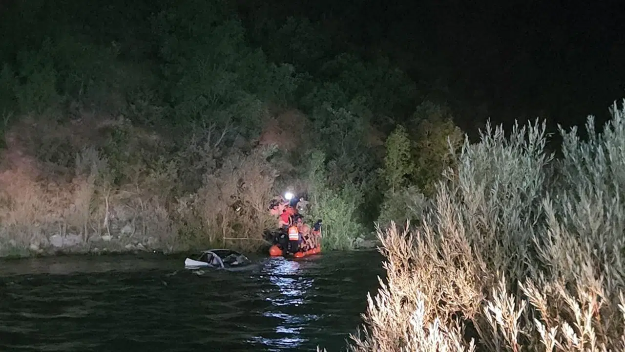 Araç uçurumdan Munzur Nehri’ne yuvarlandı: 2 yaralı