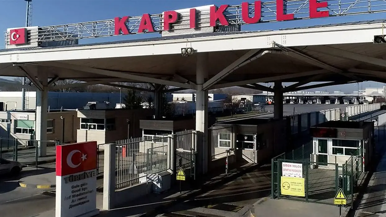 Gümrük ekiplerinden kaçamadı! 5 kilodan fazla altın takı ele geçirildi