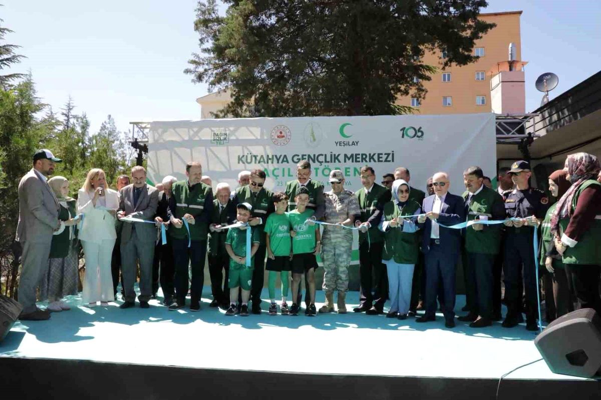 Kütahya Yeşilay Gençlik Merkezi ve Kafe1920 hizmete açıldı