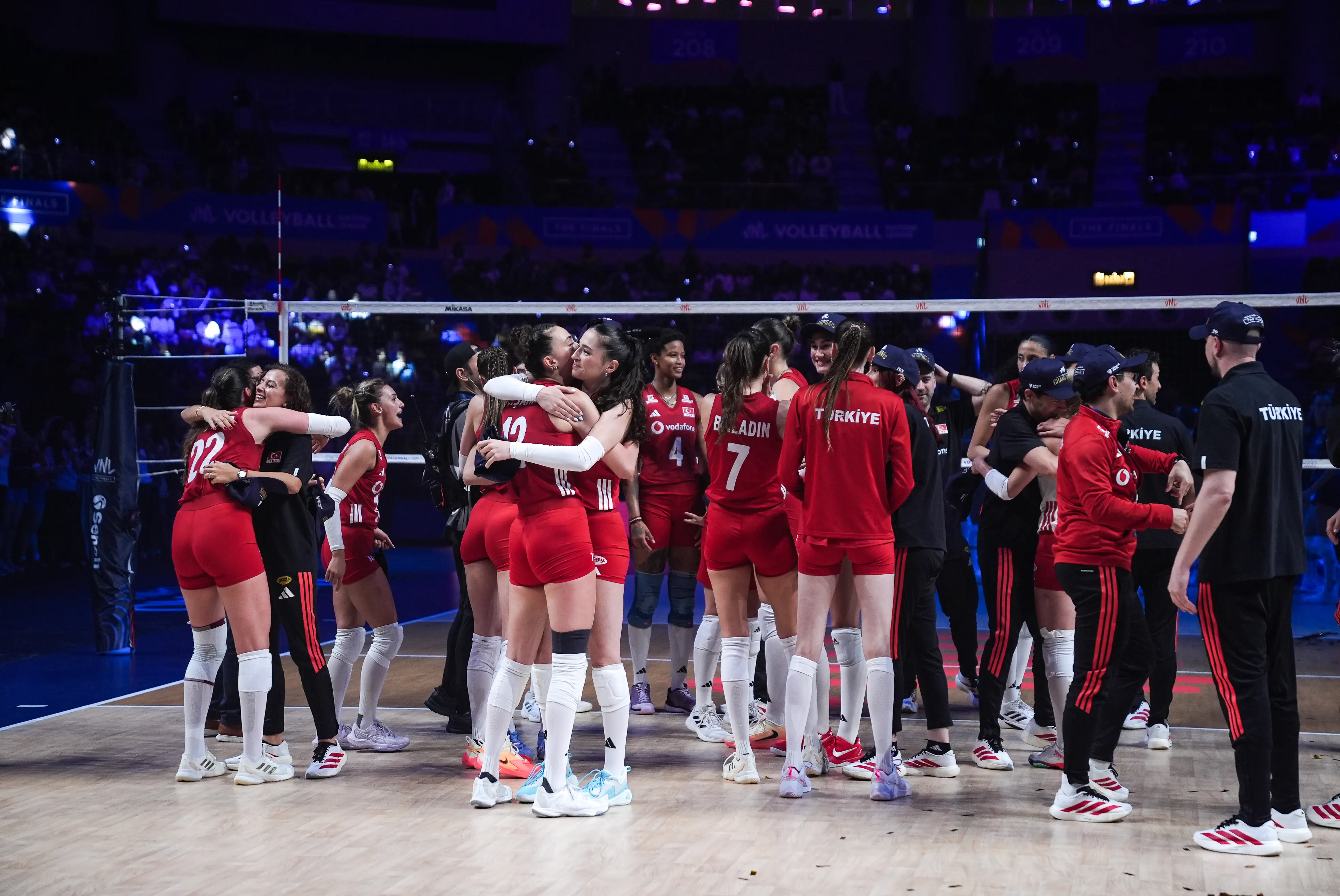 TFF ve spor kulüplerinden Filenin Sultanları'na tebrik mesajı
