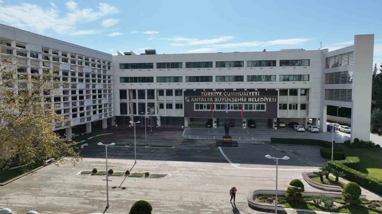 Antalya Büyükşehir Belediyesine yönelik soruşturmada 10 şüpheli gözaltına alındı