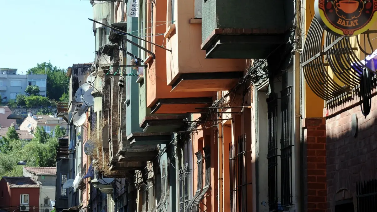 İstanbul'un tarihi hazinesi Balat... Geçmişin izleri renkli sokaklarda yaşıyor