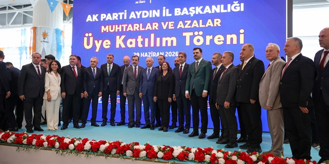 Aydın'da AK Parti'ye katılan 391 muhtar ile 619 azaya rozetleri takıldı