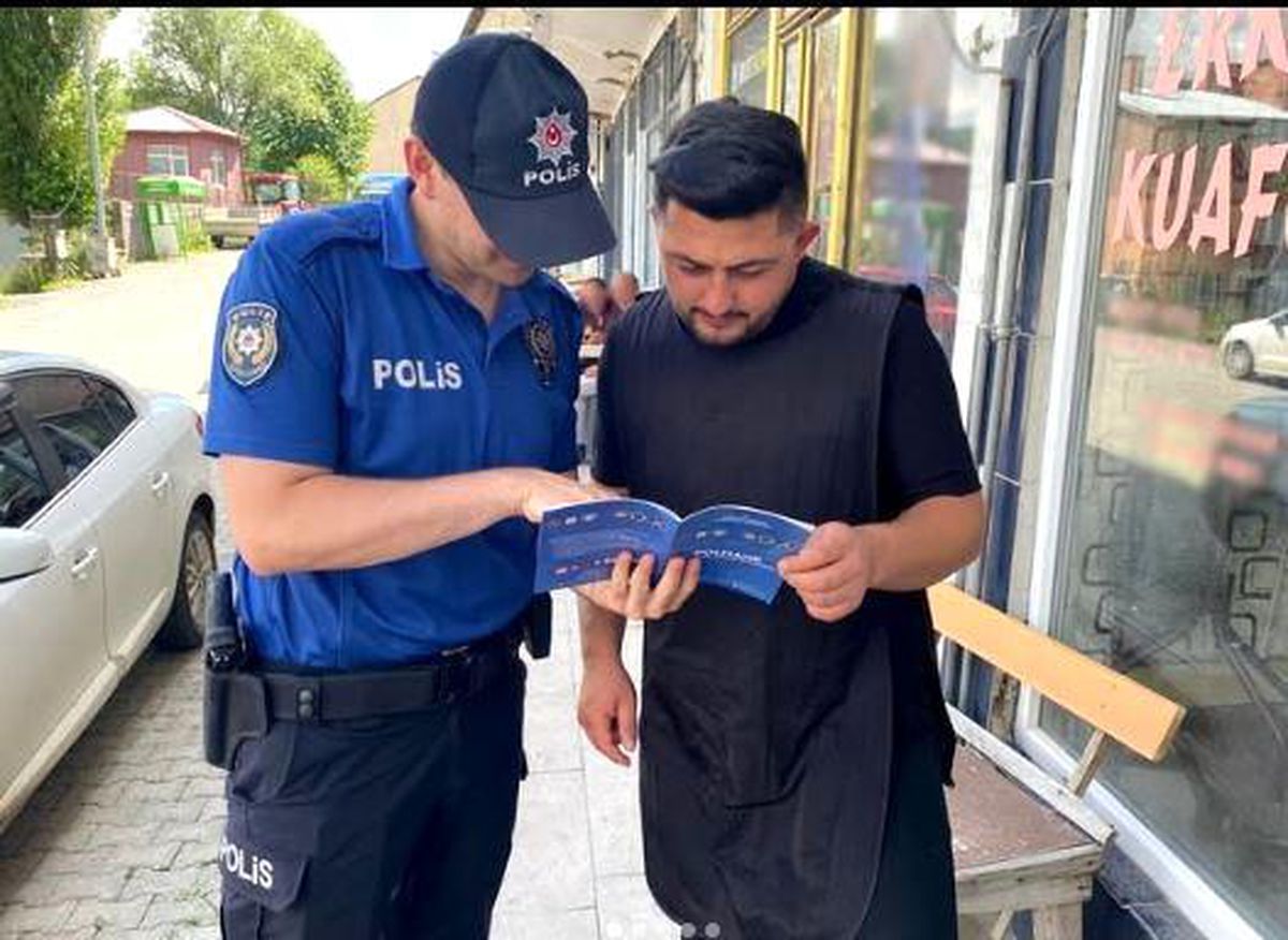 Polis, dolandırıcılığa karşı vatandaşları bilgilendirdi