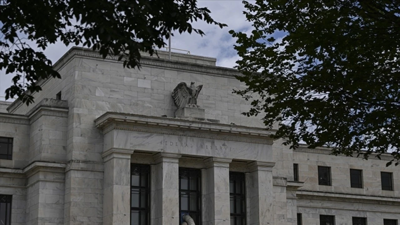 Ekonomistler Fed politika faizinde bu yıl değişiklik beklemiyor