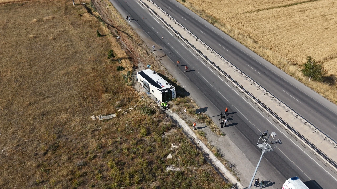 Korkunç Kazadan Emniyet Kemeri Kurtardı: 'Şoför Uyuyor Olabilirdi'