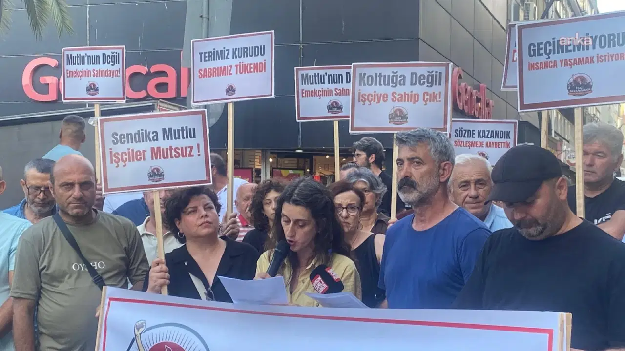 Atakum Belediyesi işçileri, ödenmeyen ücretleri nedeniyle Genel-İş Sendikası'nı protesto etti