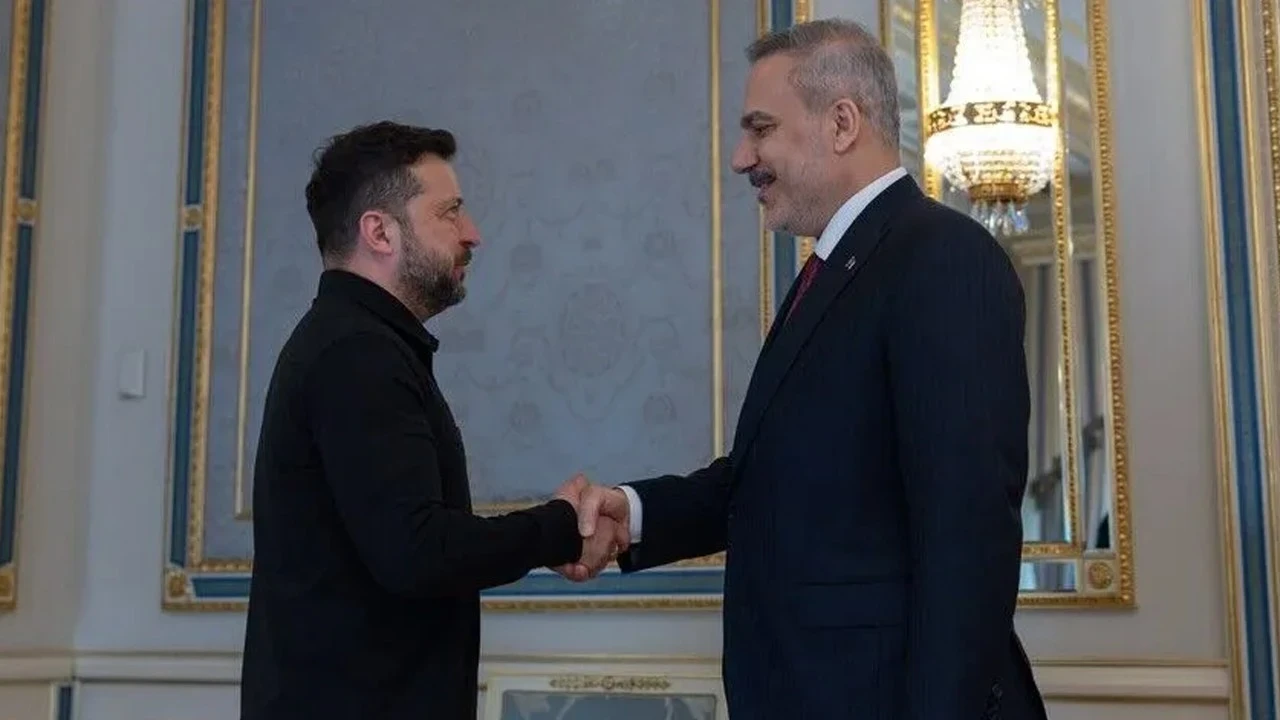 Zelenski'den Bakan Fidan'a liyakat nişanı