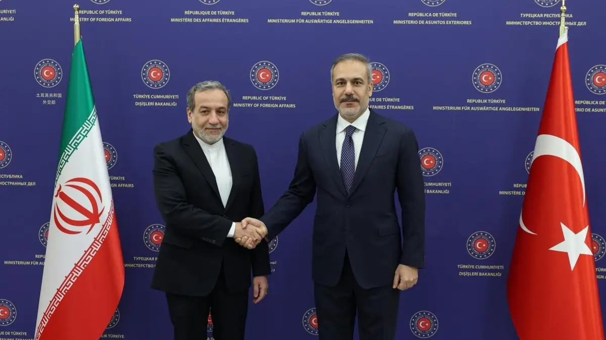 Bakan Fidan'dan barış diplomasisi... İranlı mevkidaşı Arakçi ile görüştü