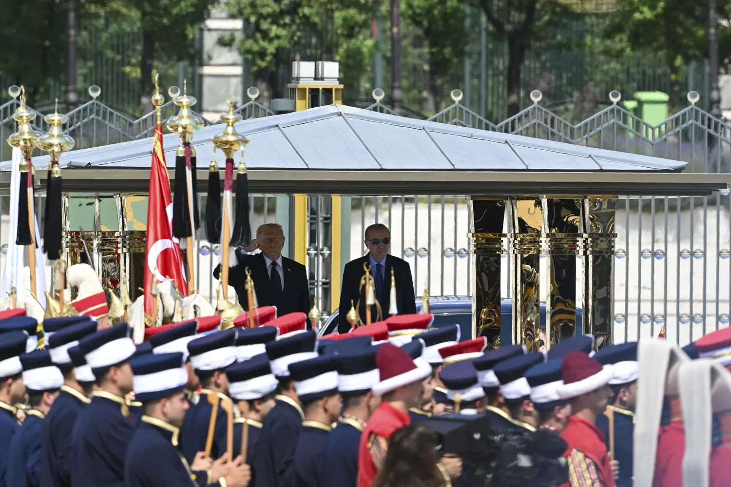 Külliye'de tarihi zirve! Cumhurbaşkanı Erdoğan, Trump'ı resmi törenle karşıladı