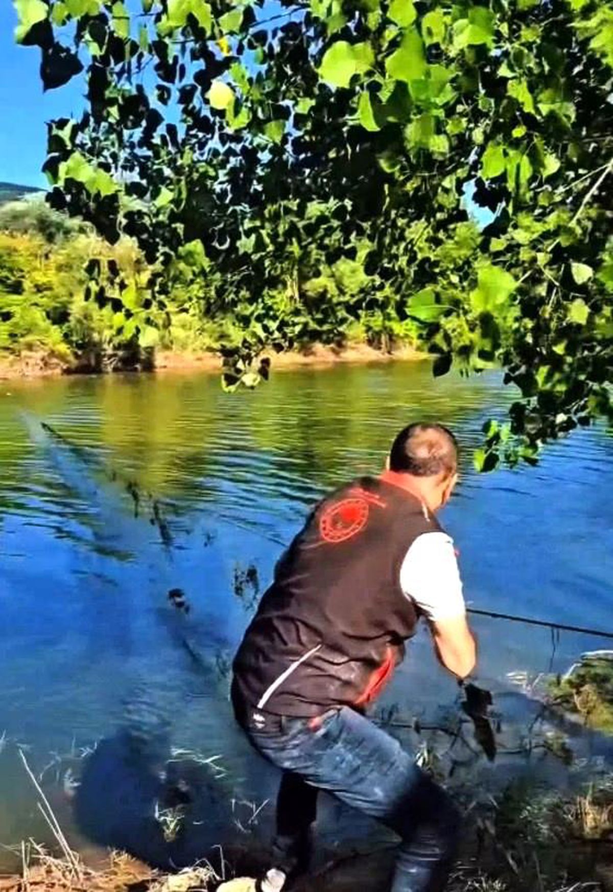 Sakarya'da nehir ve göletlerdeki kaçak ağlar tek tek toplanıyor