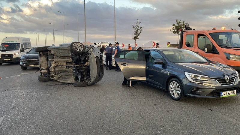 Kayseri'de dört araç zincirleme kazaya karıştı: Dört kişi yaralandı