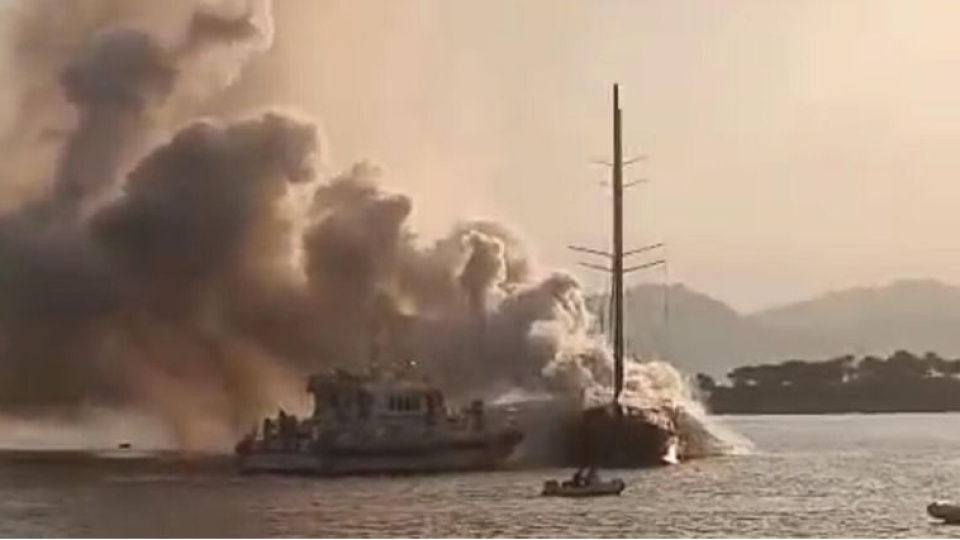 Göcek'te yat yandı! 5 yolcu, 3 mürettebat tahliye edildi
