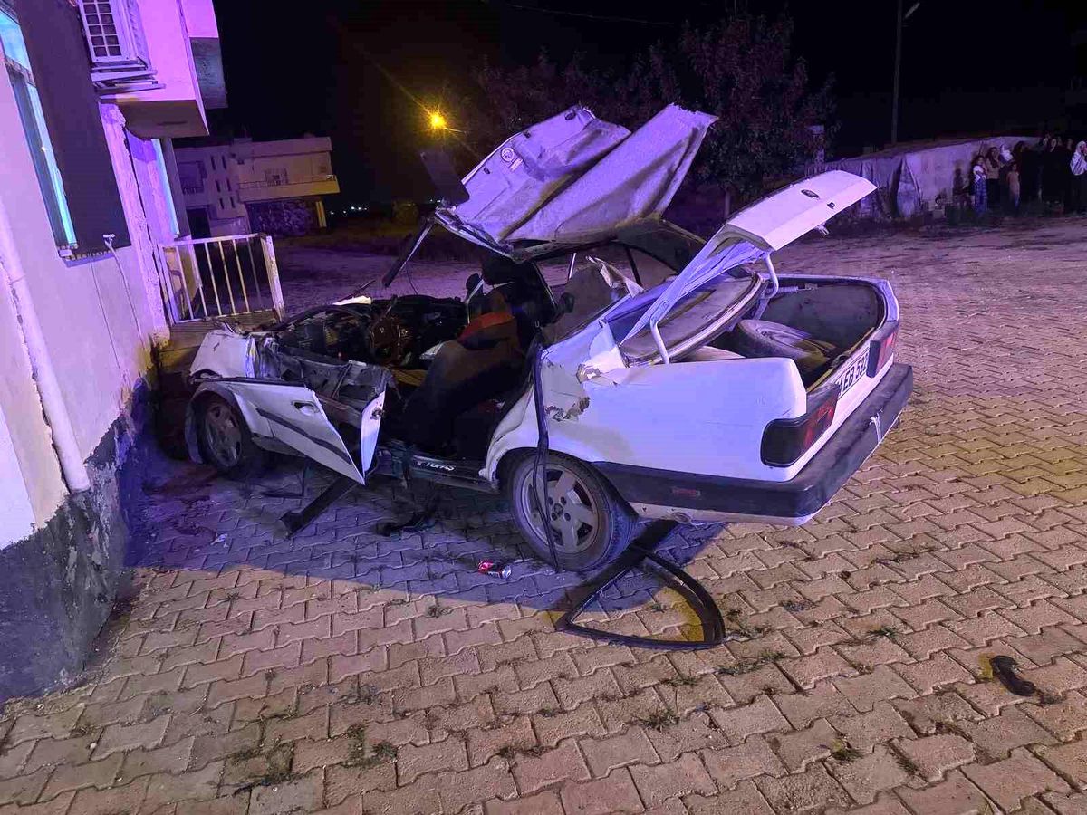 Mardin'de otomobil ile traktör çarpıştı: 1'i çocuk 4 yaralı