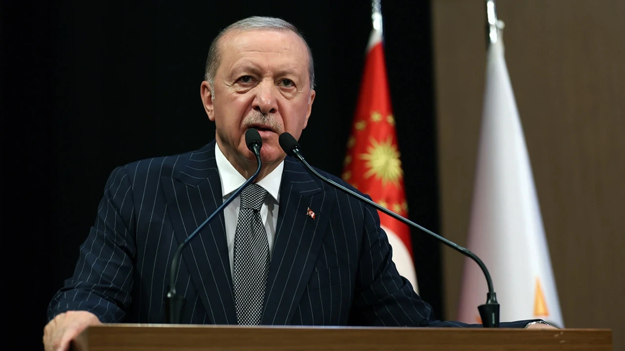 Cumhurbaşkanı Erdoğan, NATO Zirvesi'ne katılan liderlere biyografisini hediye etti